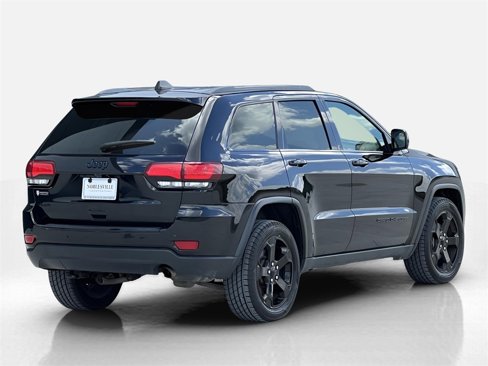 Used 2018 Jeep Grand Cherokee Laredo image 2