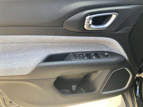 New 2025 Jeep Compass Latitude image 19