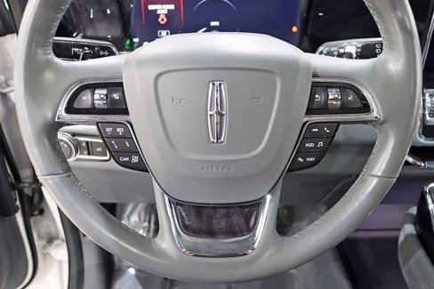 Used 2019 Lincoln Navigator Reserve image 16