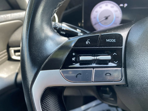 Certified 2023 Hyundai Elantra Limited w/ Preferred Accessory Package image 19