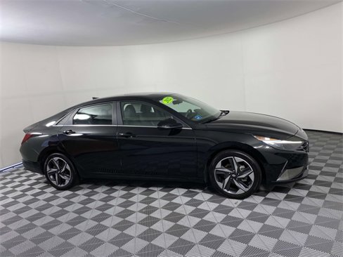Used 2022 Hyundai Elantra SEL w/ Convenience + Premium Package image 10