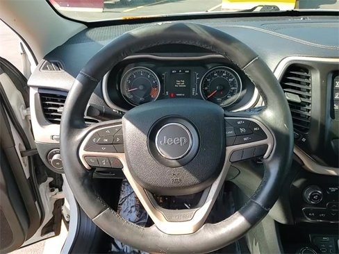 Used 2015 Jeep Cherokee Latitude w/ Comfort/Convenience Group image 16