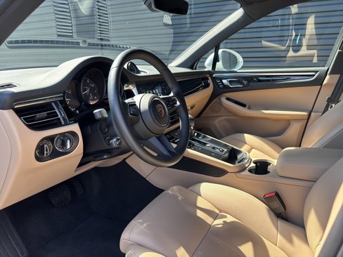 Used 2025 Porsche Macan image 10