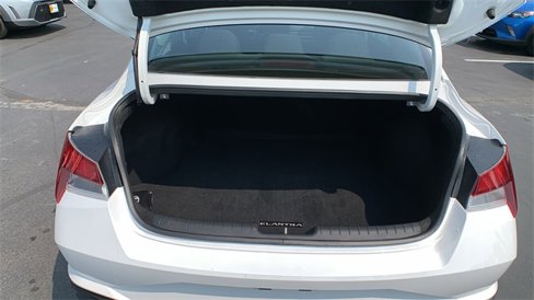 Used 2023 Hyundai Elantra SEL w/ Convenience Package image 25