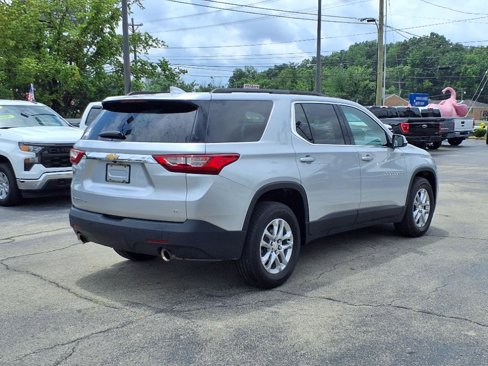 Used 2021 Chevrolet Traverse LT image 3
