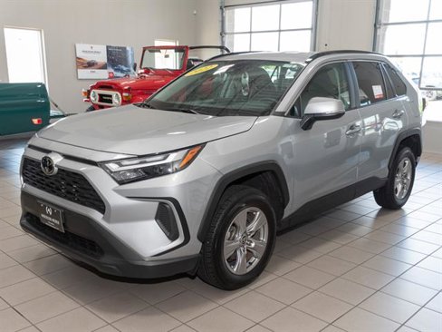 Used 2022 Toyota RAV4 XLE image 3
