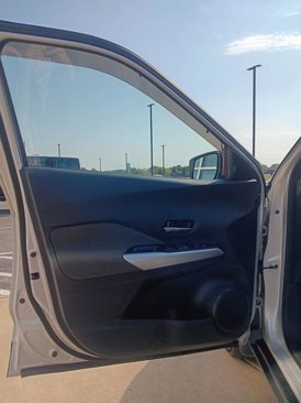 Used 2020 Nissan Kicks SV image 11