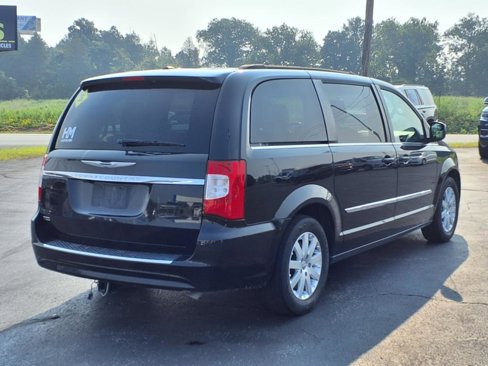 Used 2016 Chrysler Town & Country Touring image 31