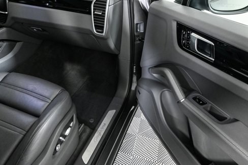 Certified 2020 Porsche Cayenne image 27