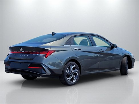 New 2025 Hyundai Elantra SEL image 4