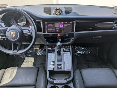 Certified 2024 Porsche Macan image 20