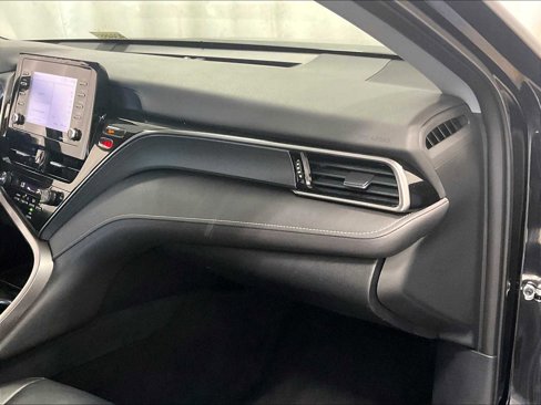 Used 2023 Toyota Camry SE image 13