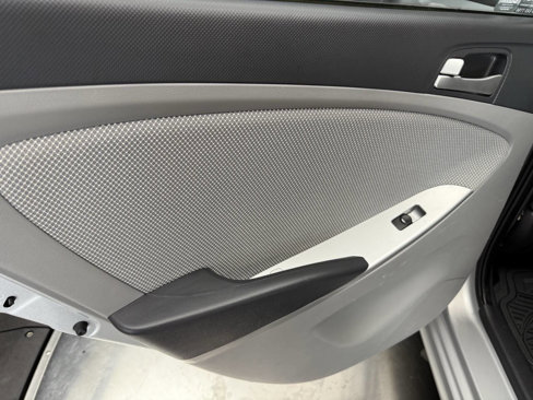 Used 2013 Hyundai Accent GLS image 27