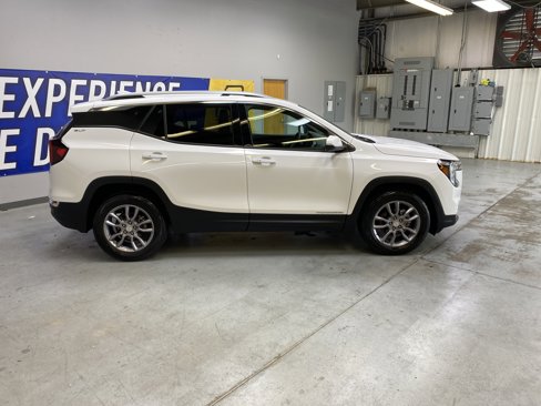 Used 2024 GMC Terrain SLT image 8