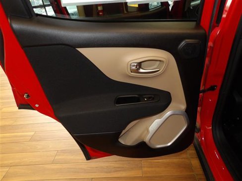 Used 2015 Jeep Renegade Latitude w/ Popular Equipment Group image 20