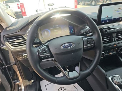 Certified 2022 Ford Escape Titanium image 9
