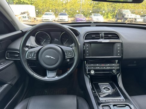 Used 2018 Jaguar XE image 20