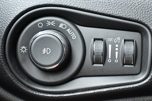 Used 2018 Jeep Renegade Latitude image 26
