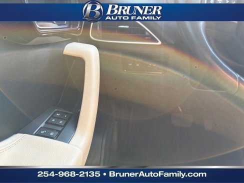 Used 2018 Jaguar F-PACE Premium image 13