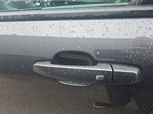 Used 2019 Chevrolet Equinox LS image 9