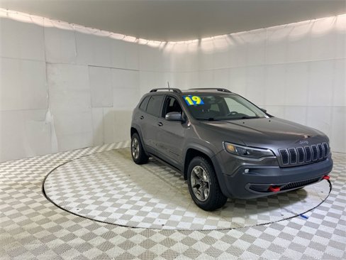 Used 2019 Jeep Cherokee Trailhawk w/ Cold Weather Group image 1