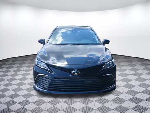 Used 2023 Toyota Camry LE image 7