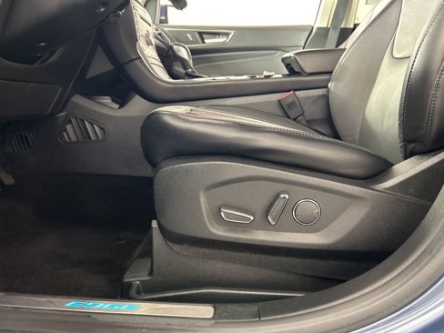 Used 2018 Ford Edge Titanium image 25