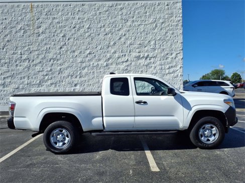Used 2022 Toyota Tacoma SR image 2