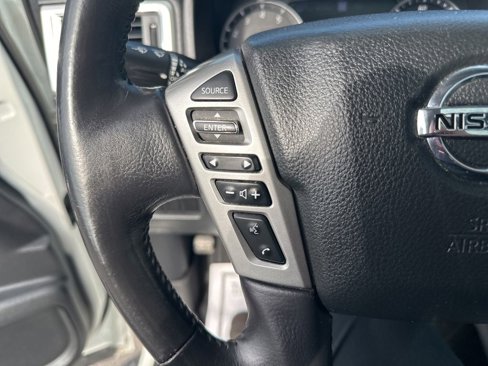 Used 2020 Nissan Titan SL w/ Moonroof Package image 21