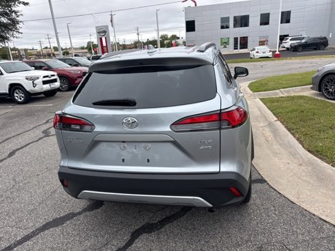 Used 2022 Toyota Corolla Cross XLE image 8