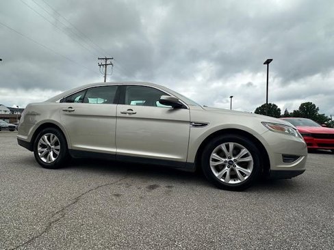 Used 2010 Ford Taurus SEL image 11