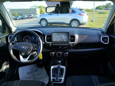 Used 2021 Hyundai Venue SEL w/ Cargo Package image 12