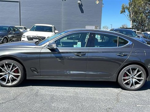 Used 2025 Genesis G70 2.5T image 6