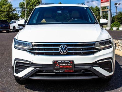 Used 2022 Volkswagen Tiguan SE image 2