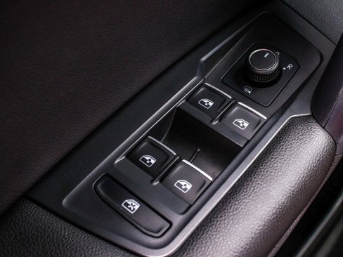 Used 2021 Volkswagen Tiguan SE R-Line image 10