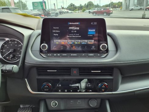 Used 2023 Nissan Rogue SV image 9
