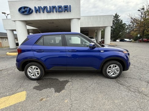 New 2025 Hyundai Venue SE image 2