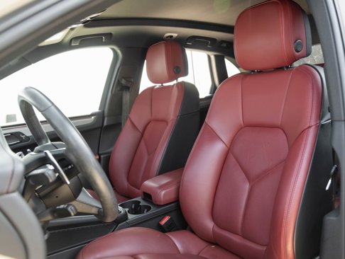 Certified 2022 Porsche Macan image 5