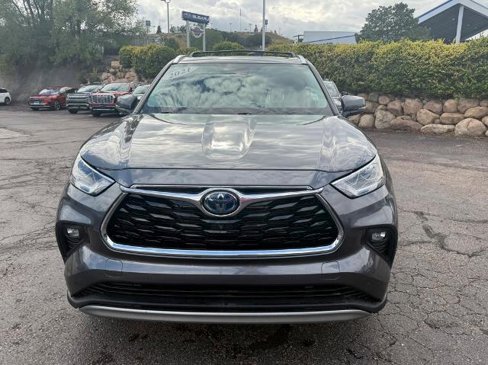 Used 2021 Toyota Highlander Platinum image 2