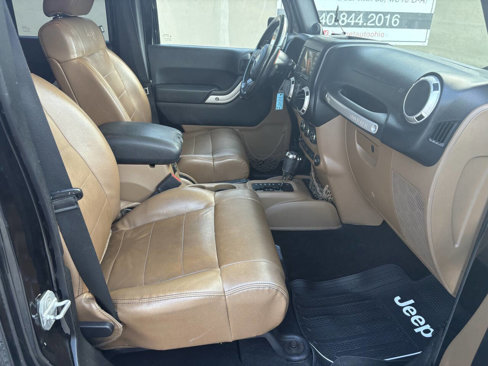 Used 2011 Jeep Wrangler Unlimited Rubicon w/ Dual Top Group image 28