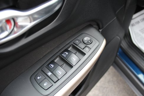 Used 2018 Jeep Cherokee Latitude image 16