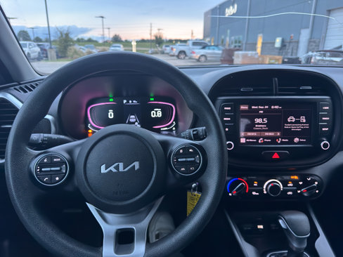 Used 2023 Kia Soul LX w/ LX Technology Package image 18