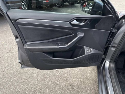 Used 2022 Volkswagen Jetta SE image 13