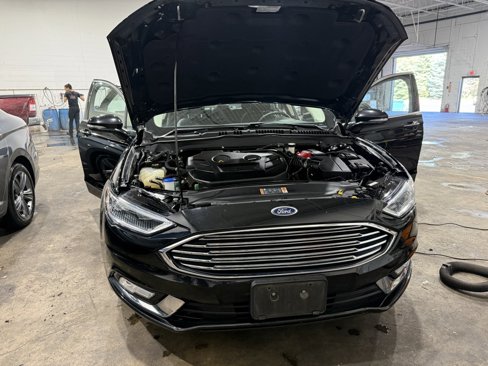 Used 2017 Ford Fusion SE w/ Fusion SE Technology Package image 10