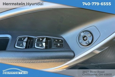 Used 2017 Hyundai Santa Fe SE image 16