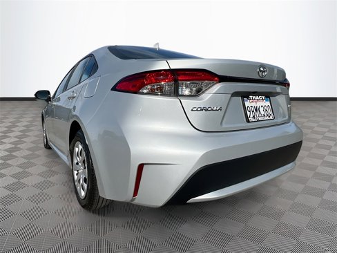 Used 2022 Toyota Corolla LE image 5