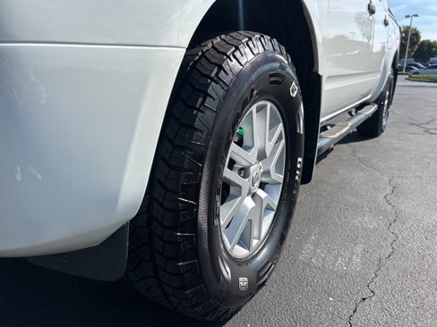 Used 2018 Nissan Frontier SV image 11