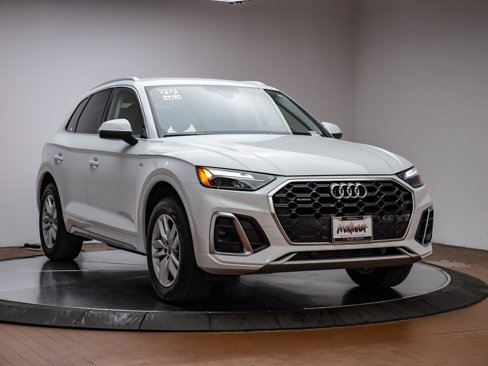Used 2022 Audi Q5 2.0T Premium w/ Convenience Package image 3