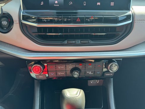 Used 2025 Jeep Compass Limited image 20