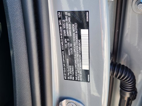 New 2025 Volvo XC40 B5 Core w/ Protection Package Premier image 37